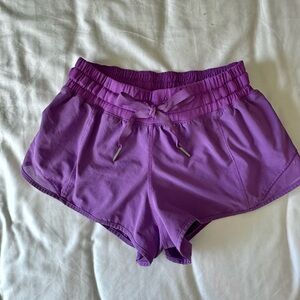Lululemon 2.5” low rise hotty hot shorts